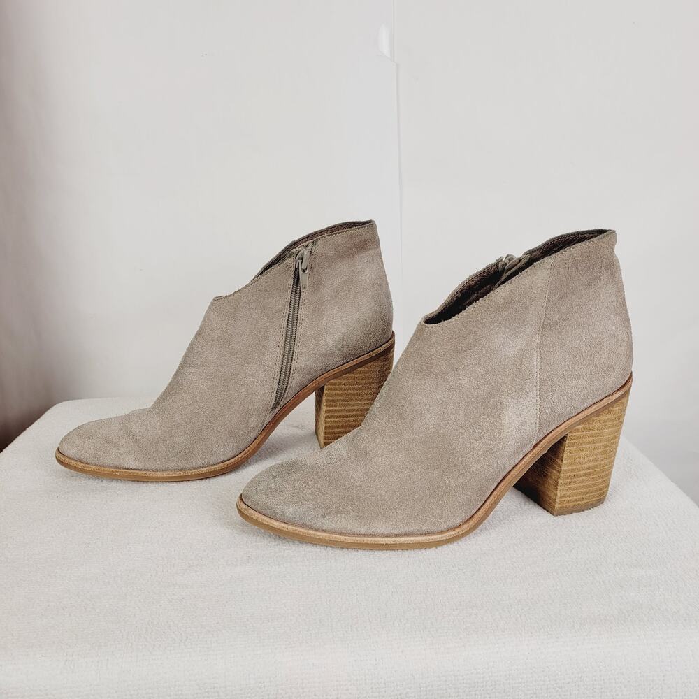 Jeffrey Campbell Kamet grey suede round toe stacked square heel bootie Size 8